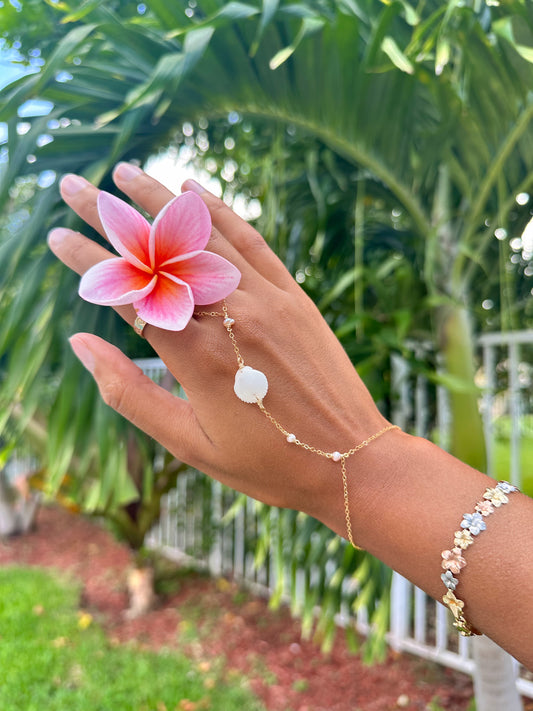 Shelly hand chain