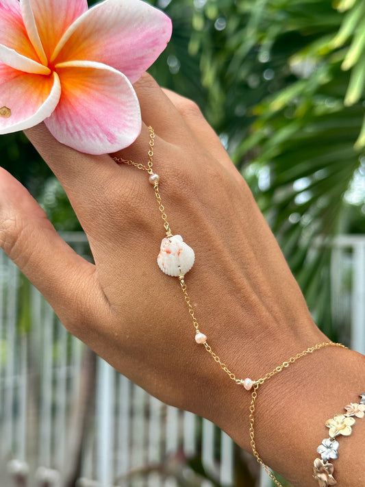 Shelly Hand Chain